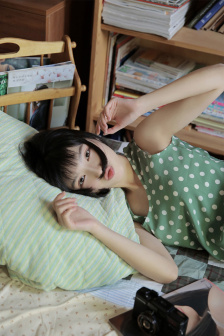 美女和男人亲嘴