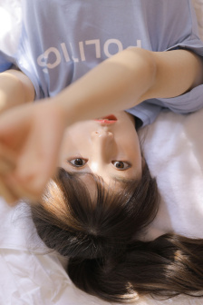 一点遮挡都没有的美女